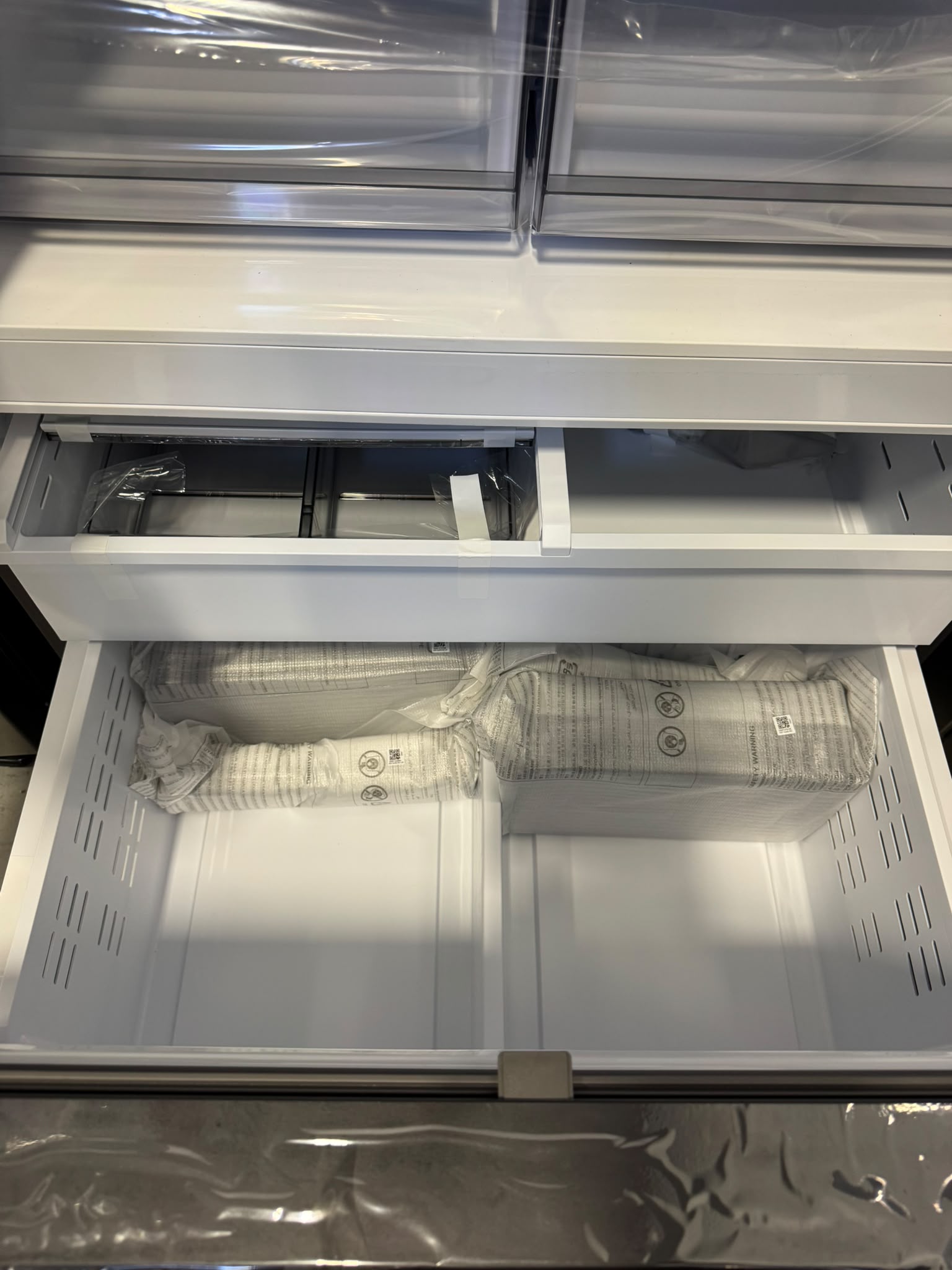 Samsung BESPOKE 36" French Door Refrigerator – RF30BB6600QLAA - Image 3